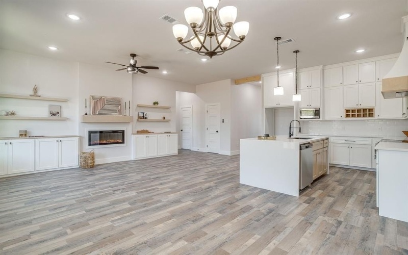 1406 Dorado Drive, Granbury, TX 76048, 3 Habitaciones Habitaciones , ,2 BañosBaños,Residential,En Venta,1406 Dorado Drive,0,21179335