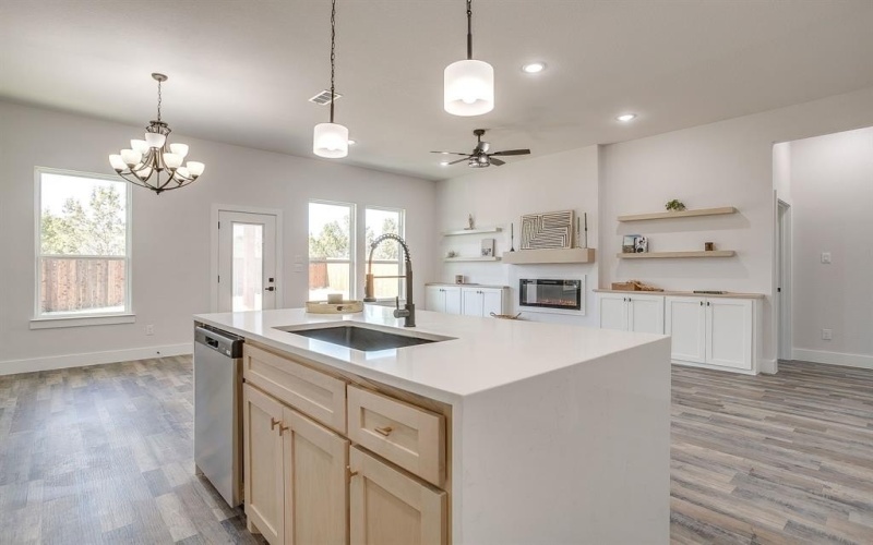 1406 Dorado Drive, Granbury, TX 76048, 3 Habitaciones Habitaciones , ,2 BañosBaños,Residential,En Venta,1406 Dorado Drive,0,21179335