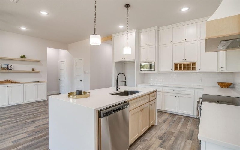 1406 Dorado Drive, Granbury, TX 76048, 3 Habitaciones Habitaciones , ,2 BañosBaños,Residential,En Venta,1406 Dorado Drive,0,21179335