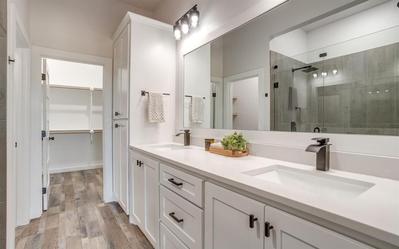 1406 Dorado Drive, Granbury, TX 76048, 3 Habitaciones Habitaciones , ,2 BañosBaños,Residential,En Venta,1406 Dorado Drive,0,21179335