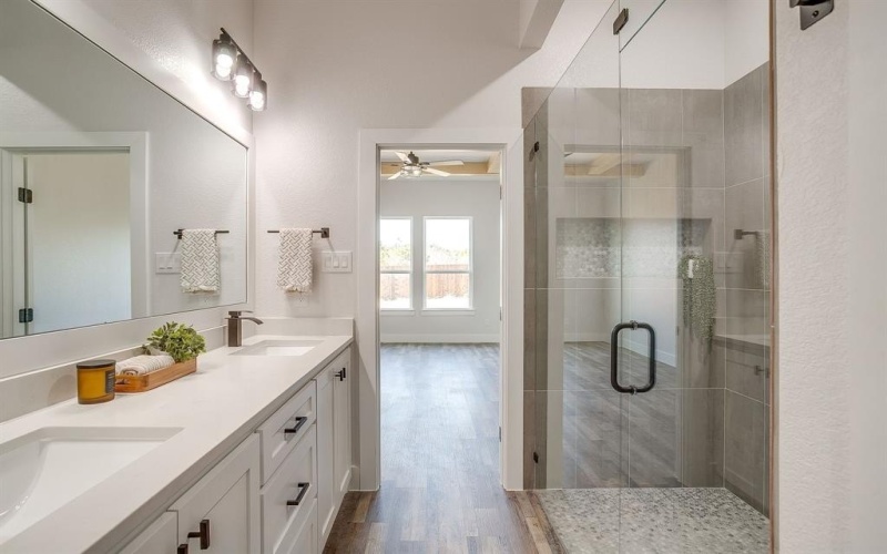 1406 Dorado Drive, Granbury, TX 76048, 3 Habitaciones Habitaciones , ,2 BañosBaños,Residential,En Venta,1406 Dorado Drive,0,21179335