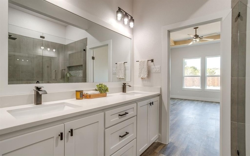 1406 Dorado Drive, Granbury, TX 76048, 3 Habitaciones Habitaciones , ,2 BañosBaños,Residential,En Venta,1406 Dorado Drive,0,21179335