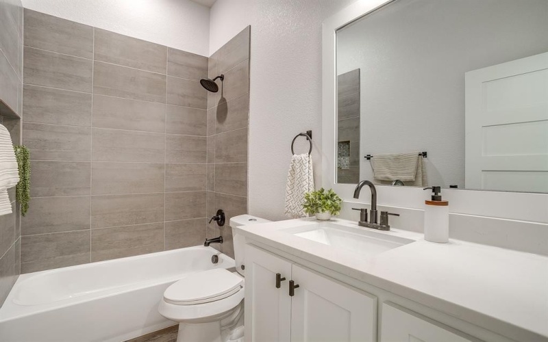 1406 Dorado Drive, Granbury, TX 76048, 3 Habitaciones Habitaciones , ,2 BañosBaños,Residential,En Venta,1406 Dorado Drive,0,21179335