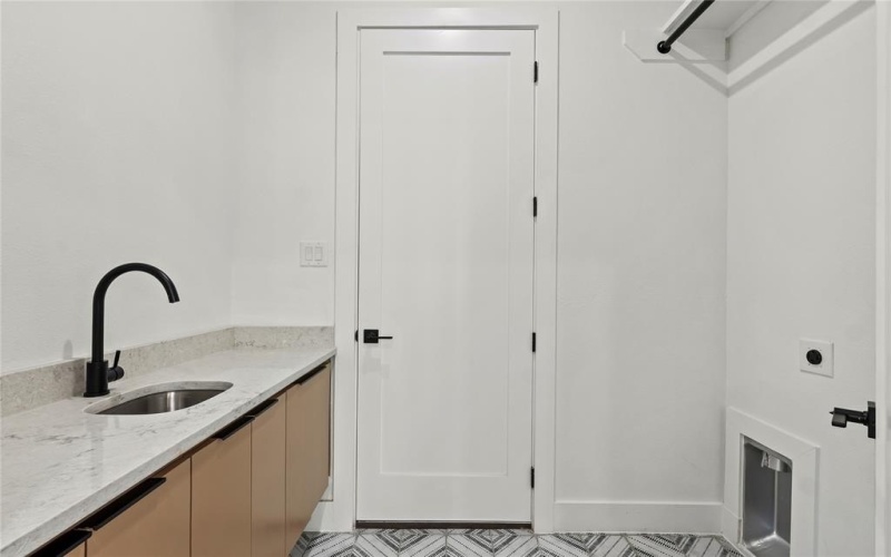 1503 Dennison Street, Dallas, TX 75212, 5 Habitaciones Habitaciones , ,3 BañosBaños,Residential,En Venta,1503 Dennison Street,0,21179655