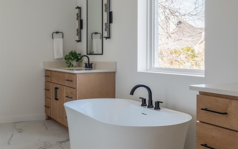 420 Hambrick Road, Dallas, TX 75218, 4 Bedrooms Bedrooms, ,5 BathroomsBathrooms,Residential,For Sale,420 Hambrick Road,0,21180060