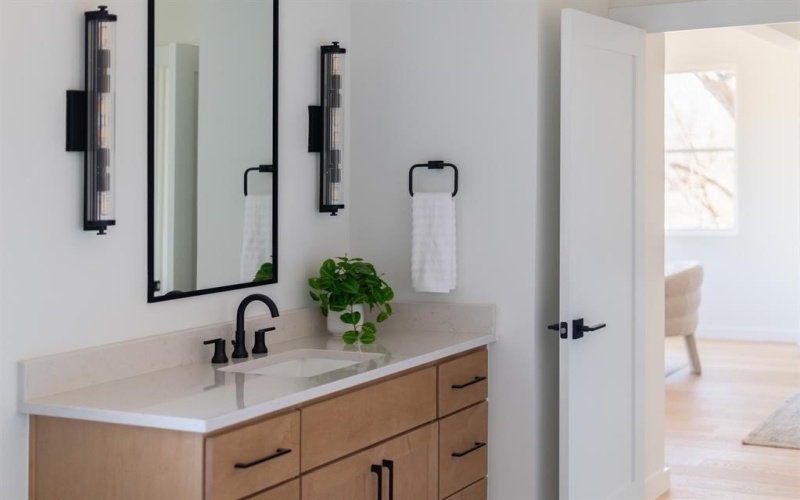 420 Hambrick Road, Dallas, TX 75218, 4 Bedrooms Bedrooms, ,5 BathroomsBathrooms,Residential,For Sale,420 Hambrick Road,0,21180060