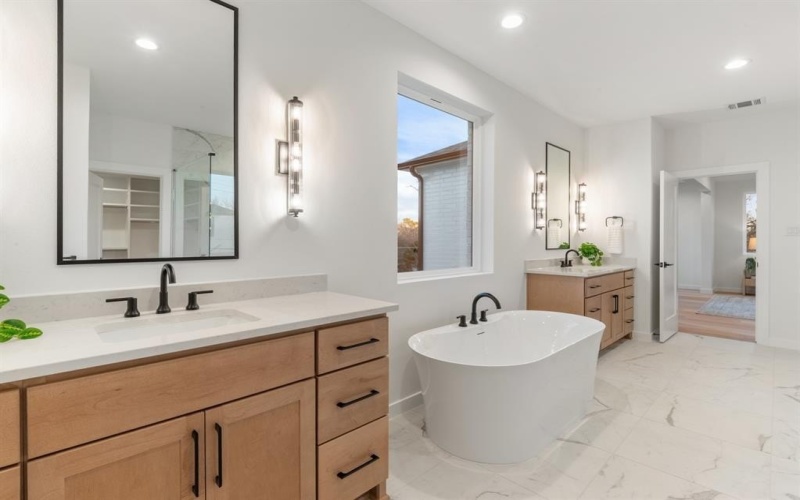 420 Hambrick Road, Dallas, TX 75218, 4 Bedrooms Bedrooms, ,5 BathroomsBathrooms,Residential,For Sale,420 Hambrick Road,0,21180060