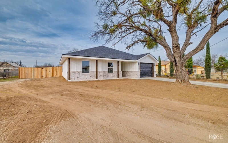 2107 Shelton St, San Angelo, TX 76901, 3 Bedrooms Bedrooms, ,2 BathroomsBathrooms,Residential,For Sale,2107 Shelton St,0,131650