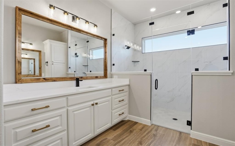 1101 Tremont Lane, Granbury, TX 76049, 3 Bedrooms Bedrooms, ,3 BathroomsBathrooms,Residential,For Sale,1101 Tremont Lane,0,21179634