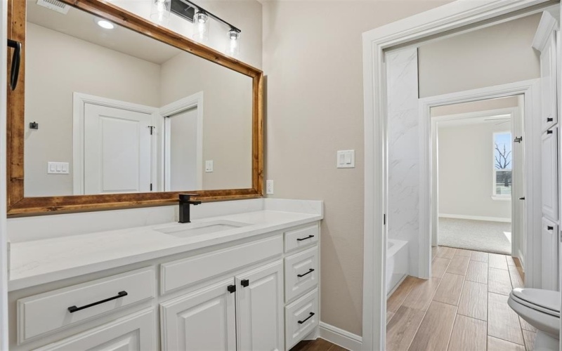 1101 Tremont Lane, Granbury, TX 76049, 3 Bedrooms Bedrooms, ,3 BathroomsBathrooms,Residential,For Sale,1101 Tremont Lane,0,21179634