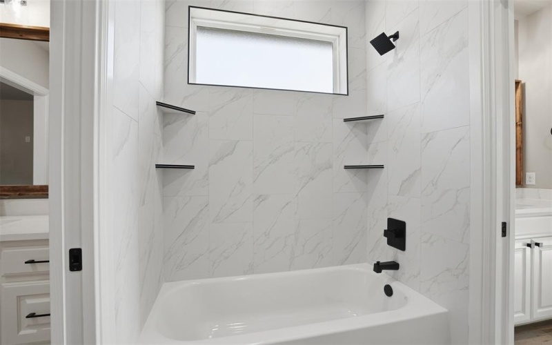 1101 Tremont Lane, Granbury, TX 76049, 3 Bedrooms Bedrooms, ,3 BathroomsBathrooms,Residential,For Sale,1101 Tremont Lane,0,21179634