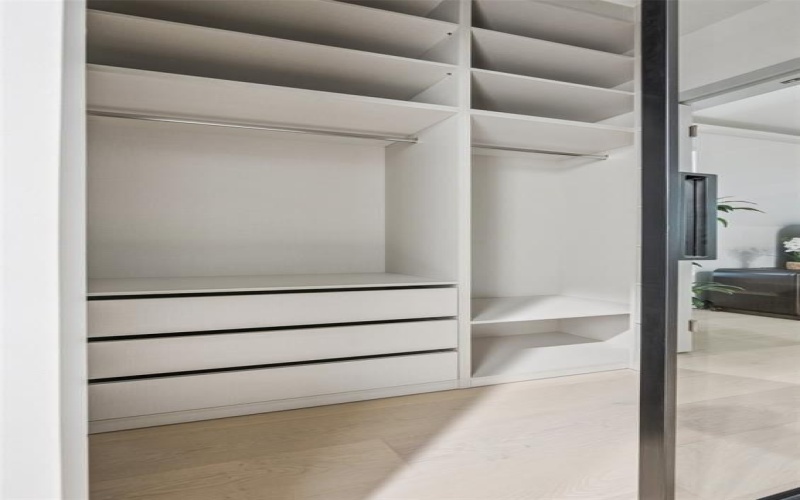 1880 Beaumont Street, Dallas, TX 75215, 4 Bedrooms Bedrooms, ,5 BathroomsBathrooms,Residential,For Sale,1880 Beaumont Street,0,21180280