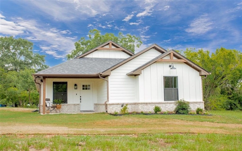 113 W Magnolia Street, Troup, TX 75789, 3 Bedrooms Bedrooms, ,2 BathroomsBathrooms,Residential,For Sale,113 W Magnolia Street,0,21180343