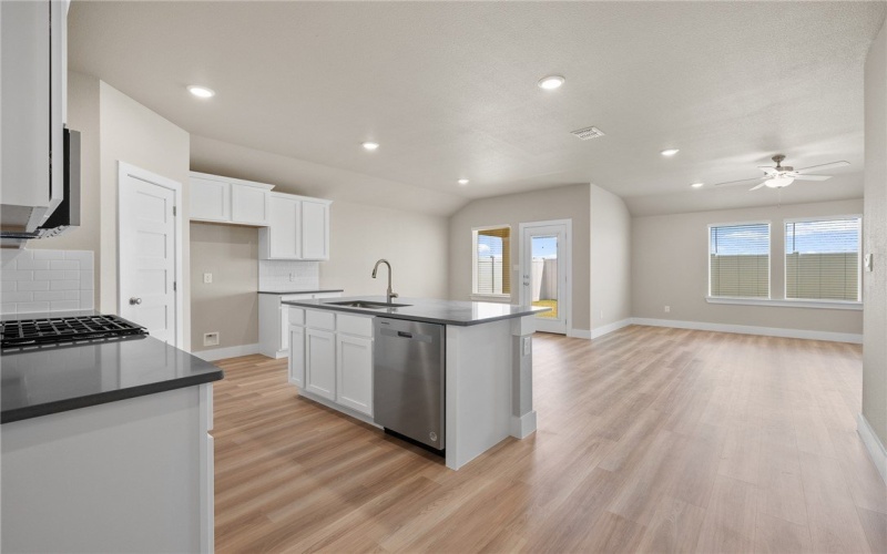 1018 St Croix Drive, Rockport, TX 78382, 4 Bedrooms Bedrooms, ,2 BathroomsBathrooms,Residential,For Sale,1018 St Croix Drive,0,471655