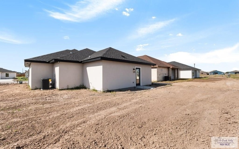 709 FOSTER LN, BROWNSVILLE, TX 78521, 4 Habitaciones Habitaciones , ,2 BañosBaños,Residential,En Venta,709 FOSTER LN,0,29770064