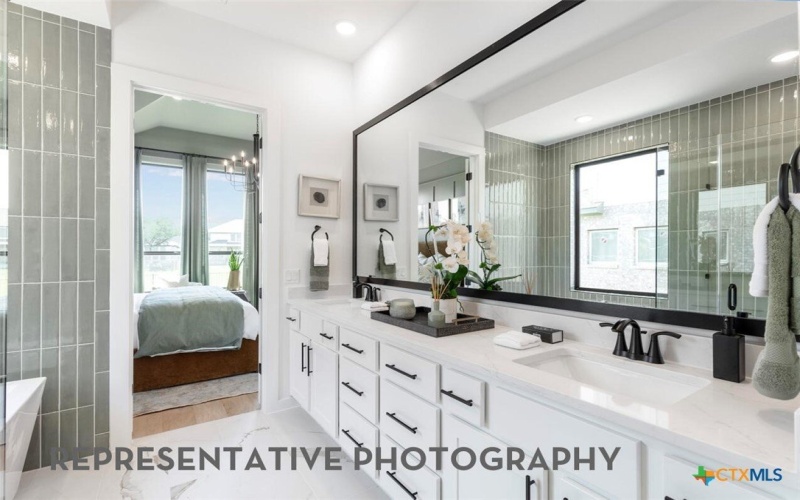 247 White Oak, Castroville, TX 78009, 4 Bedrooms Bedrooms, ,5 BathroomsBathrooms,Residential,For Sale,247 White Oak,0,604676