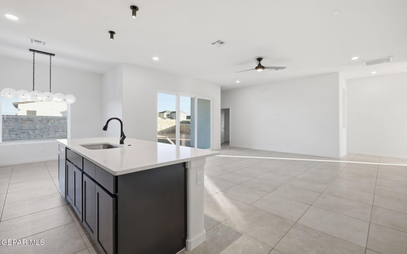 9736 Calle Cancun Street, El Paso, TX 79927, 5 Habitaciones Habitaciones , ,3 BañosBaños,Residential,En Venta,9736 Calle Cancun Street,0,938281