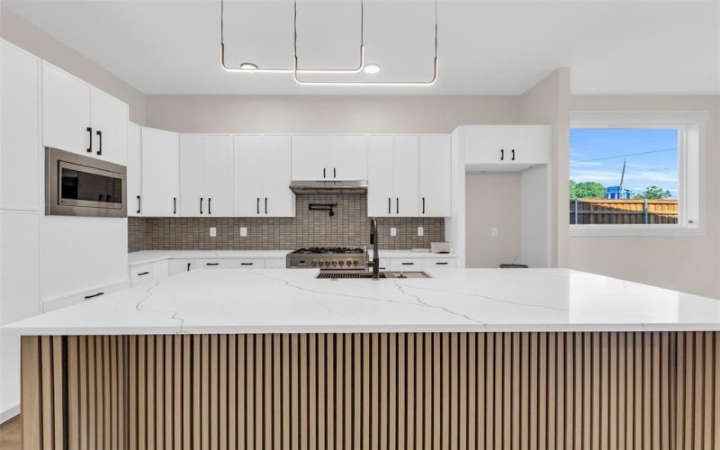 300 Cresthill Drive, Mesquite, TX 75149, 4 Bedrooms Bedrooms, ,5 BathroomsBathrooms,Residential,For Sale,300 Cresthill Drive,20576008