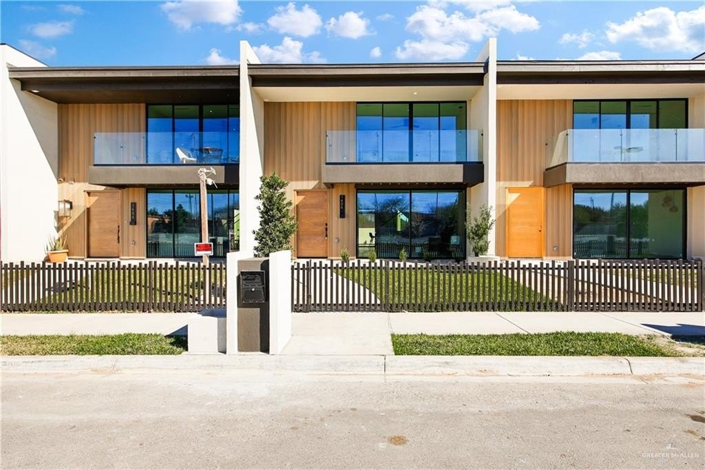 1406 S 7th Avenue, Edinburg, TX 78539, 2 Bedrooms Bedrooms, ,2 BathroomsBathrooms,Residential,For Sale,1406 S 7th Avenue,0,491276