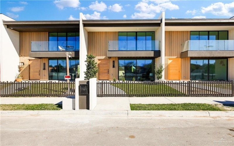 1406 S 7th Avenue, Edinburg, TX 78539, 2 Bedrooms Bedrooms, ,2 BathroomsBathrooms,Residential,For Sale,1406 S 7th Avenue,0,491276