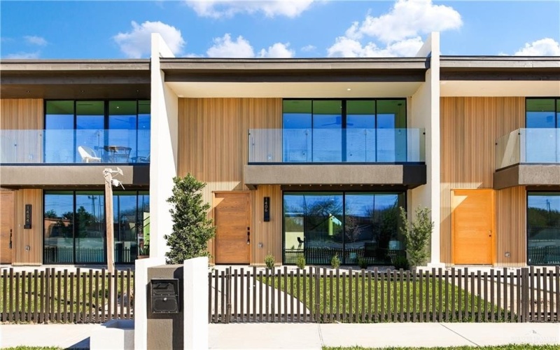 1406 S 7th Avenue, Edinburg, TX 78539, 2 Bedrooms Bedrooms, ,2 BathroomsBathrooms,Residential,For Sale,1406 S 7th Avenue,0,491276