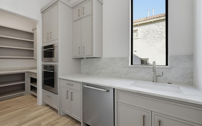 6443 Lake Circle Drive, Dallas, TX 75214, 5 Habitaciones Habitaciones , ,6 BañosBaños,Residential,En Venta,6443 Lake Circle Drive,0,21180294