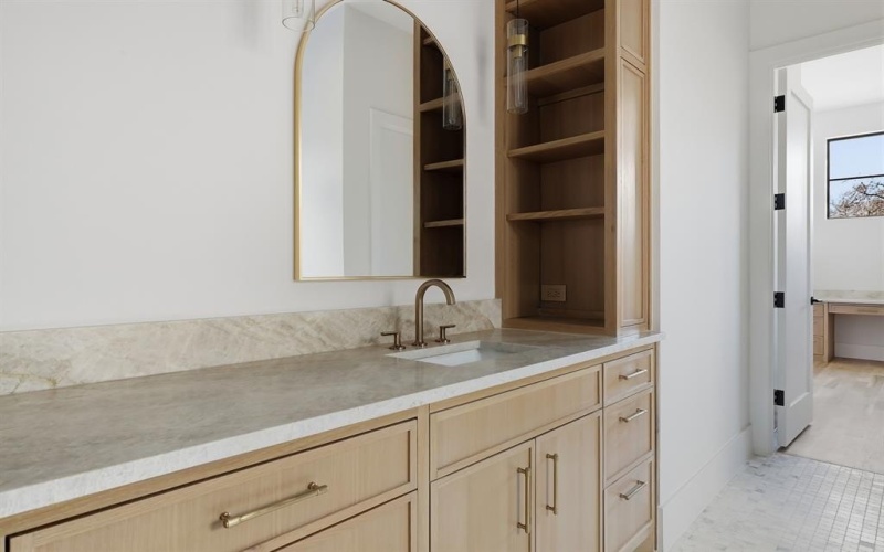 6443 Lake Circle Drive, Dallas, TX 75214, 5 Habitaciones Habitaciones , ,6 BañosBaños,Residential,En Venta,6443 Lake Circle Drive,0,21180294