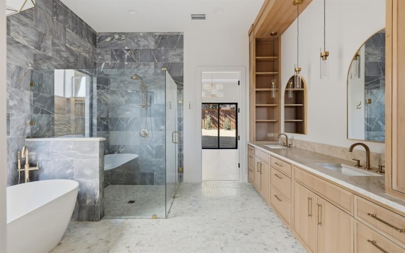 6443 Lake Circle Drive, Dallas, TX 75214, 5 Habitaciones Habitaciones , ,6 BañosBaños,Residential,En Venta,6443 Lake Circle Drive,0,21180294