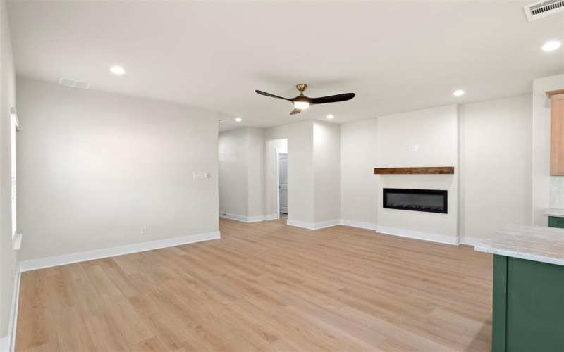 613 Escovedo Drive, Italy, TX 76651, 3 Bedrooms Bedrooms, ,2 BathroomsBathrooms,Residential,For Sale,613 Escovedo Drive,0,21180878