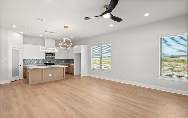 407 Lora Sue Court, Italy, TX 76651, 3 Bedrooms Bedrooms, ,2 BathroomsBathrooms,Residential,For Sale,407 Lora Sue Court,0,21180943