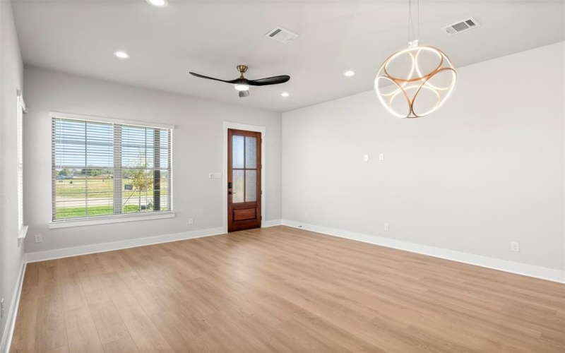 407 Lora Sue Court, Italy, TX 76651, 3 Bedrooms Bedrooms, ,2 BathroomsBathrooms,Residential,For Sale,407 Lora Sue Court,0,21180943