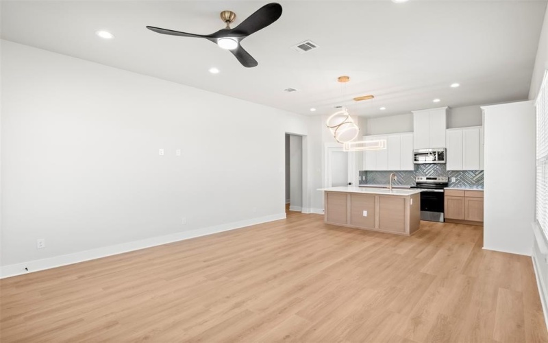 407 Lora Sue Court, Italy, TX 76651, 3 Bedrooms Bedrooms, ,2 BathroomsBathrooms,Residential,For Sale,407 Lora Sue Court,0,21180943