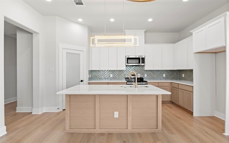 407 Lora Sue Court, Italy, TX 76651, 3 Bedrooms Bedrooms, ,2 BathroomsBathrooms,Residential,For Sale,407 Lora Sue Court,0,21180943