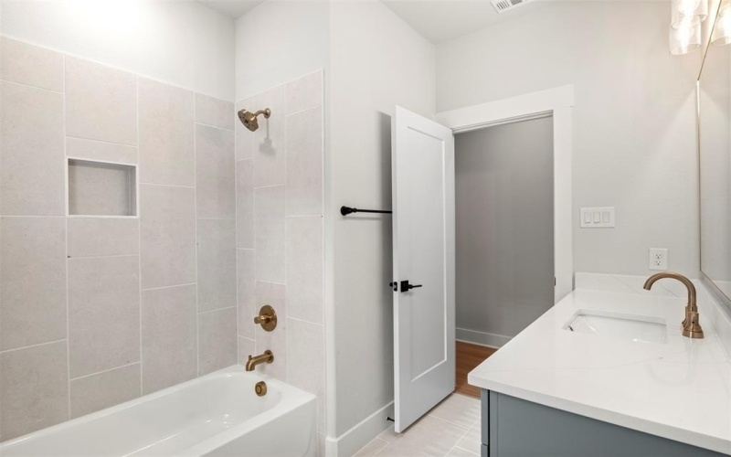 407 Lora Sue Court, Italy, TX 76651, 3 Bedrooms Bedrooms, ,2 BathroomsBathrooms,Residential,For Sale,407 Lora Sue Court,0,21180943