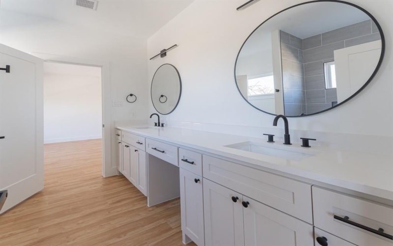 3022 Rochester Street, Dallas, TX 75215, 4 Bedrooms Bedrooms, ,3 BathroomsBathrooms,Residential,For Sale,3022 Rochester Street,0,21181360