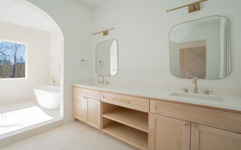 2702 Valentine Street, Dallas, TX 75215, 5 Bedrooms Bedrooms, ,5 BathroomsBathrooms,Residential,For Sale,2702 Valentine Street,0,21181498