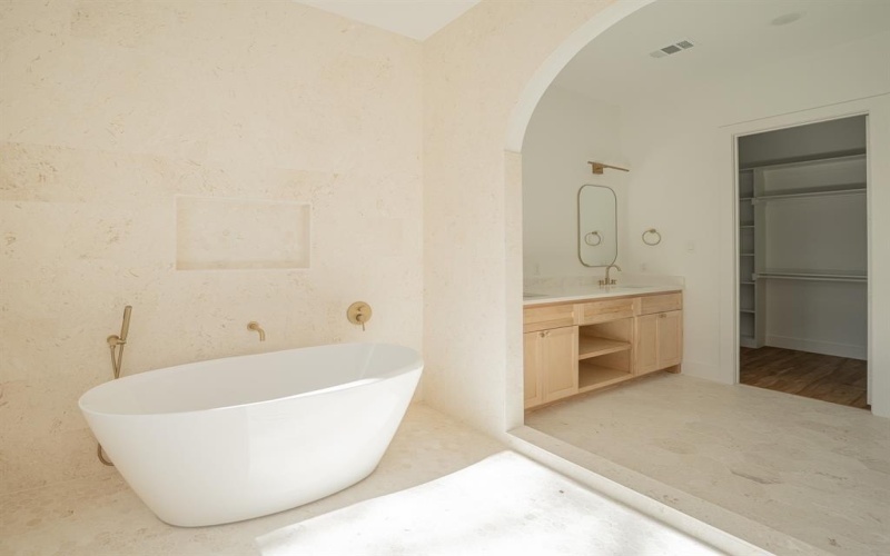 2702 Valentine Street, Dallas, TX 75215, 5 Bedrooms Bedrooms, ,5 BathroomsBathrooms,Residential,For Sale,2702 Valentine Street,0,21181498