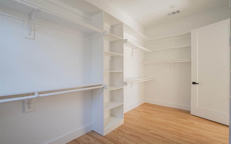 2702 Valentine Street, Dallas, TX 75215, 5 Bedrooms Bedrooms, ,5 BathroomsBathrooms,Residential,For Sale,2702 Valentine Street,0,21181498