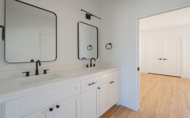 2702 Valentine Street, Dallas, TX 75215, 5 Bedrooms Bedrooms, ,5 BathroomsBathrooms,Residential,For Sale,2702 Valentine Street,0,21181498