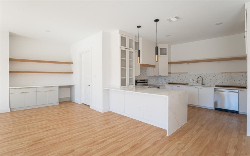 2706 Valentine Street, Dallas, TX 75215, 4 Bedrooms Bedrooms, ,5 BathroomsBathrooms,Residential,For Sale,2706 Valentine Street,0,21181533