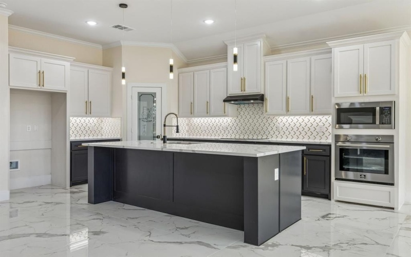 603 SW 15th Street, Grand Prairie, TX 75051, 4 Bedrooms Bedrooms, ,2 BathroomsBathrooms,Residential,For Sale,603 SW 15th Street,0,21176720