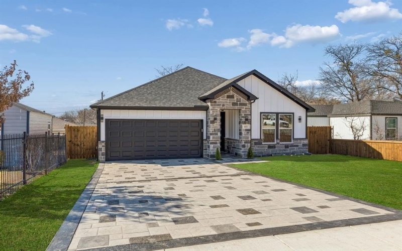 603 SW 15th Street, Grand Prairie, TX 75051, 4 Bedrooms Bedrooms, ,2 BathroomsBathrooms,Residential,For Sale,603 SW 15th Street,0,21176720