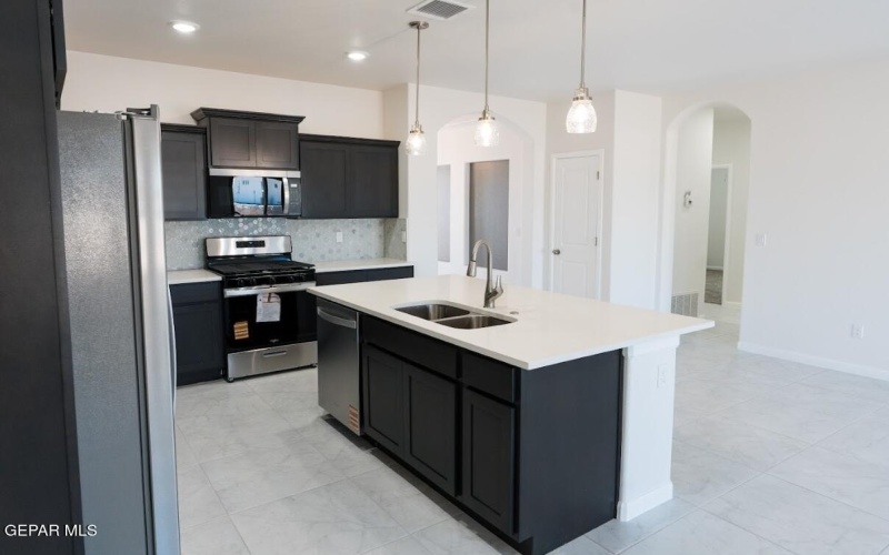 2533 MIKE PRICE Drive, El Paso, TX 79938, 4 Habitaciones Habitaciones , ,3 BañosBaños,Residential,En Venta,2533 MIKE PRICE Drive,0,927059