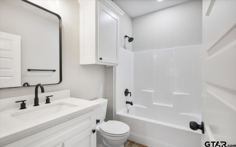 300 S Roden Ln, Gladewater, TX 75647, 3 Habitaciones Habitaciones , ,2 BañosBaños,Residential,En Venta,300 S Roden Ln,0,26002244