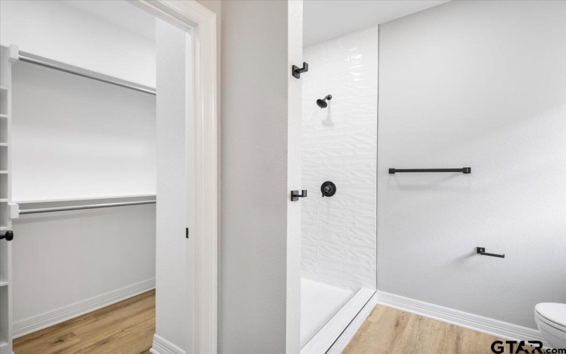 300 S Roden Ln, Gladewater, TX 75647, 3 Habitaciones Habitaciones , ,2 BañosBaños,Residential,En Venta,300 S Roden Ln,0,26002244