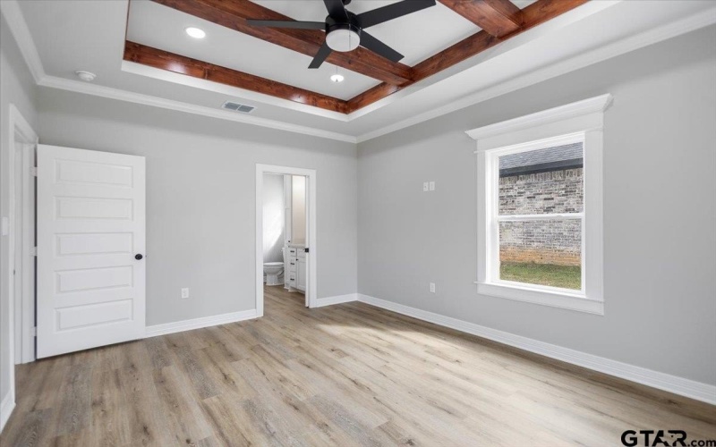 300 S Roden Ln, Gladewater, TX 75647, 3 Habitaciones Habitaciones , ,2 BañosBaños,Residential,En Venta,300 S Roden Ln,0,26002244