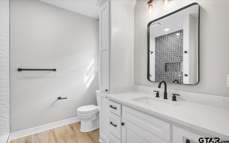 300 S Roden Ln, Gladewater, TX 75647, 3 Habitaciones Habitaciones , ,2 BañosBaños,Residential,En Venta,300 S Roden Ln,0,26002244