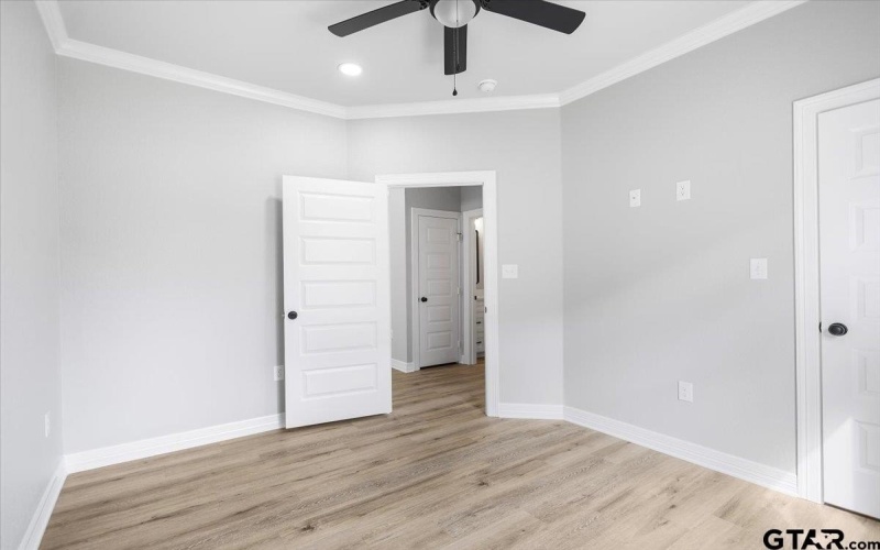 300 S Roden Ln, Gladewater, TX 75647, 3 Habitaciones Habitaciones , ,2 BañosBaños,Residential,En Venta,300 S Roden Ln,0,26002244