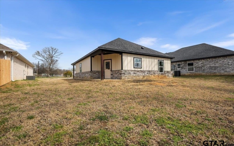 300 S Roden Ln, Gladewater, TX 75647, 3 Habitaciones Habitaciones , ,2 BañosBaños,Residential,En Venta,300 S Roden Ln,0,26002244
