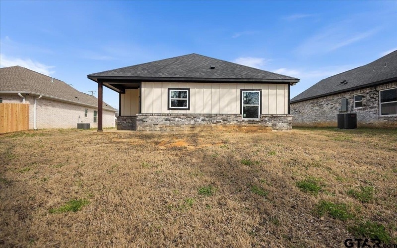 300 S Roden Ln, Gladewater, TX 75647, 3 Habitaciones Habitaciones , ,2 BañosBaños,Residential,En Venta,300 S Roden Ln,0,26002244